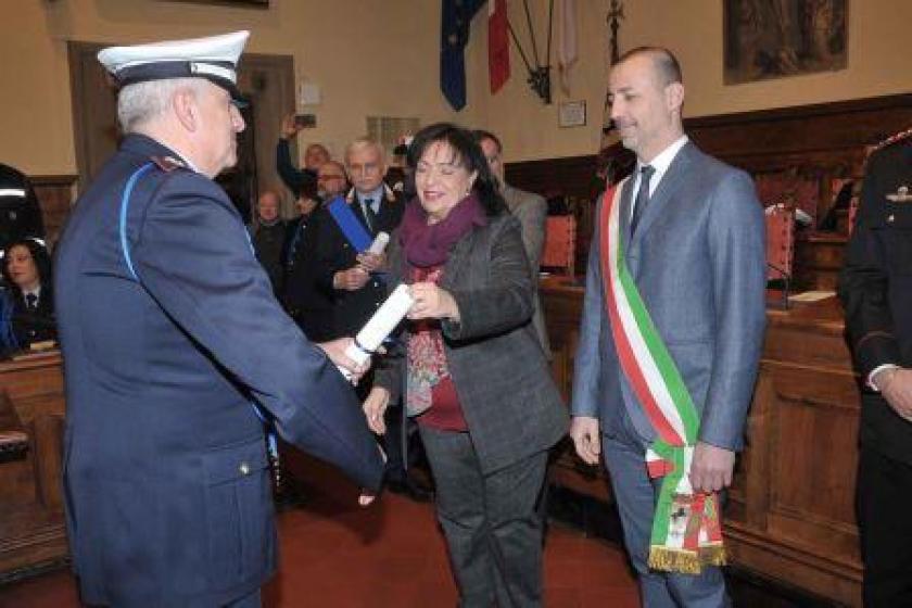 incontri con un agente di polizia relazioni