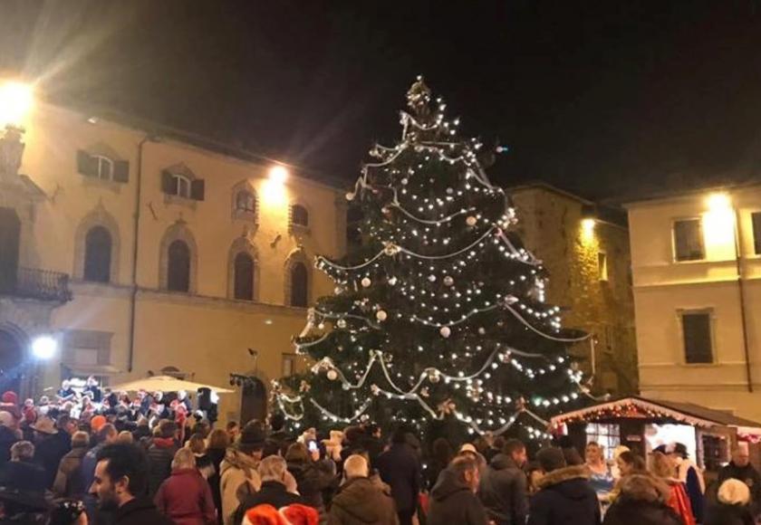 Notizie Sul Natale.Casine In Piazza E Mostra Di Presepi Le Novita Del Natale A Sansepolcro Saturno Notizie