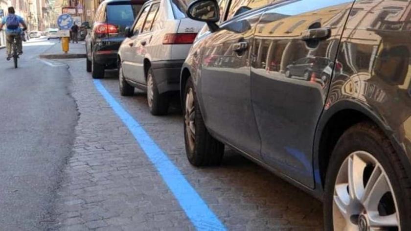 Pagare con una app la sosta nei parcheggi a strisce blu senza