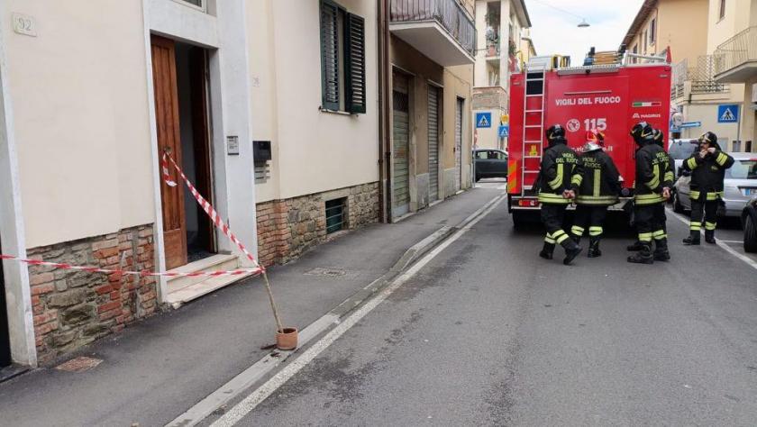 Arezzo prende la scossa mentre posa i cavi della fibra ottica